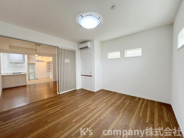 ◎高座郡寒川町一之宮2丁目　中古戸建の居間・リビング|リビング広々25.6帖◇