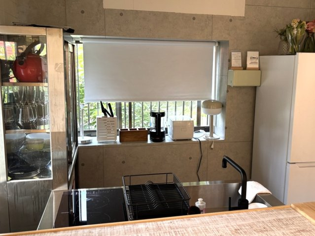 木々に囲まれたプライベート感のあるコンパクトな物件のキッチン