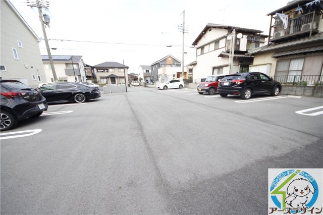 Adatto Le Casaの駐車場