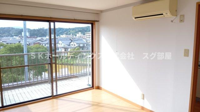 エールとよおかビルの居間・リビング