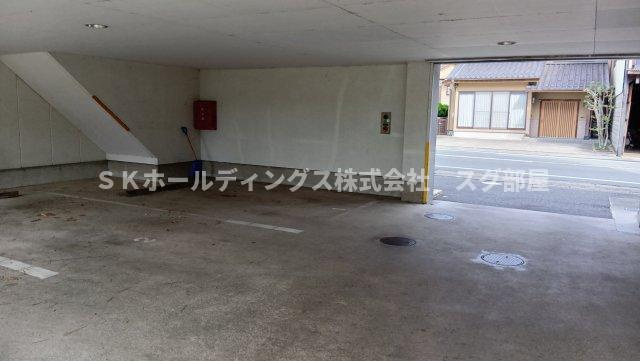 エールとよおかビルの駐車場