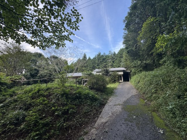 -三丁目不動産-　寄居町富田　アトリエ、薪ストーブの前面道路含む現地写真