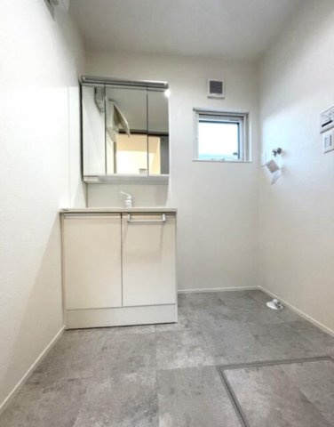 知多市にしの台２丁目　中古戸建の独立洗面台