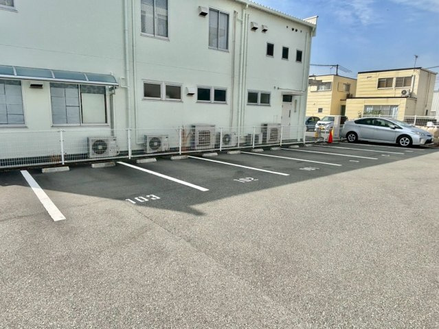 へーベルメゾン・プラネス南条の駐車場