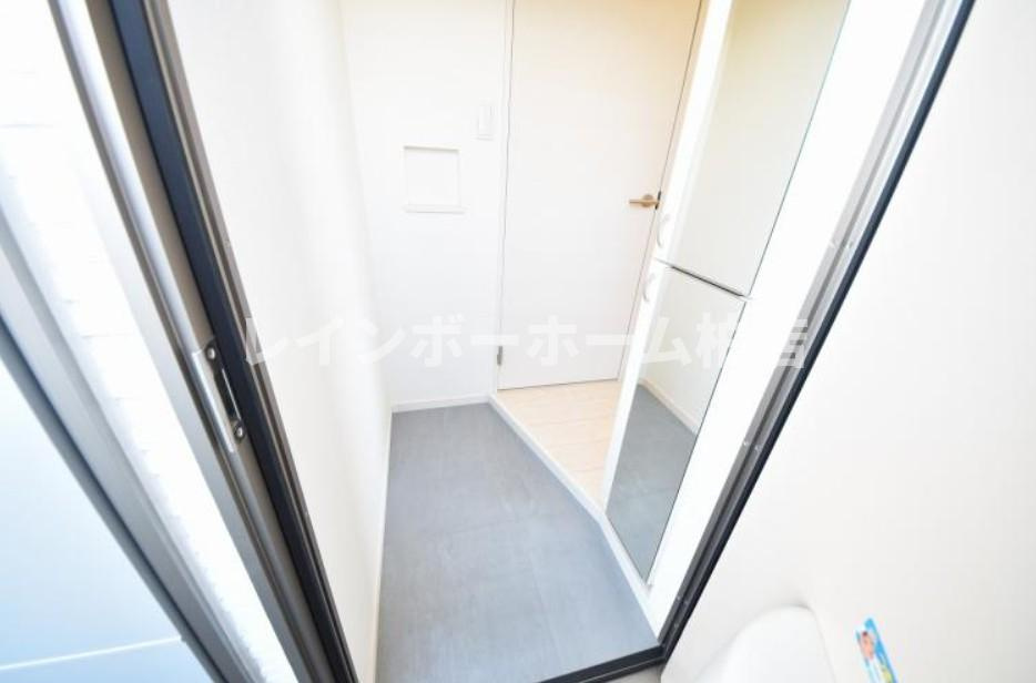 特典：仲介手数料が無料です!!の玄関