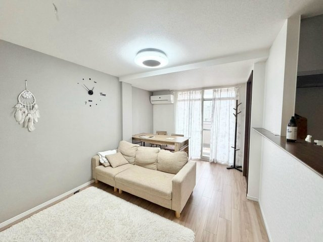 手塚山コーポラスの居間・リビング|ＬＤＫ約１１．１帖！ご家族の憩いの空間。居心地の良い快適な安らぎの場所にもなりそうです♪