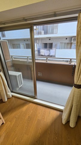 スカイコート神田弐番館のバルコニー