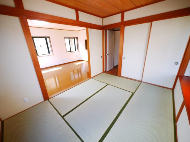 八街市泉台　中古戸建の和室|内外装リフォーム済み令和8年8月軽自動車は2台可 JR総武本線榎戸駅徒歩約12分 閑静な分譲地内