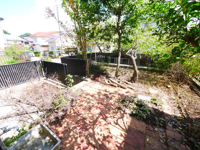 八街市泉台　中古戸建の庭|内外装リフォーム済み令和8年8月軽自動車は2台可 JR総武本線榎戸駅徒歩約12分 閑静な分譲地内