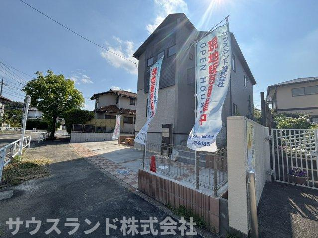 八王子市北野台2期の前面道路含む現地写真|小学校まで徒歩4分、中学校まで徒歩5分。子育て世代も暮らしやすい落ち着いた雰囲気の住宅街です。
