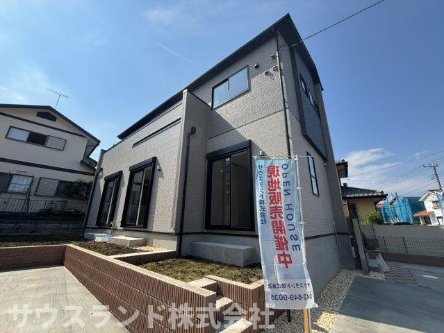 八王子市北野台2期の外観|落ち着いた色使いと洗練されたフォルムが魅力の住まい。毎日の帰宅時間が少し楽しみになる存在感ある外観。