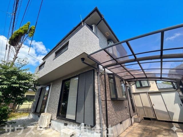 八王子市山田町の駐車場|雨の日のお出かけやお買い物帰りにも便利なカーポート付き。