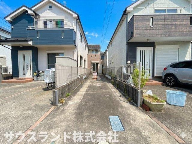 八王子市横川町の前面道路含む現地写真|良好な住環境を守る、第一種低層住居専用地域に立地。自然と優れた都市機能を享受する魅力あふれる住環境です。