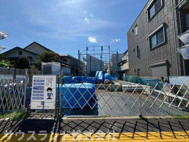 八王子市台町４丁目の外観|現在基礎工事が着々と進められており、建物の配置や広さを現地にて直接ご確認いただけます！周辺の街並みや日当たりの良さなど、図面だけでは分からない実際の雰囲気をぜひ現地でご体感くださいませ♪
