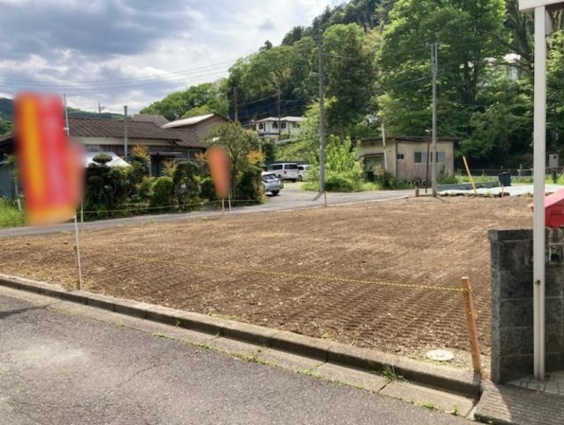 八王子市高尾町25-1期の外観|どこか心が落ち着く現地。都会の派手さはありませんが、自然と共に暮らせる落ち着いた街並みが印象的です。