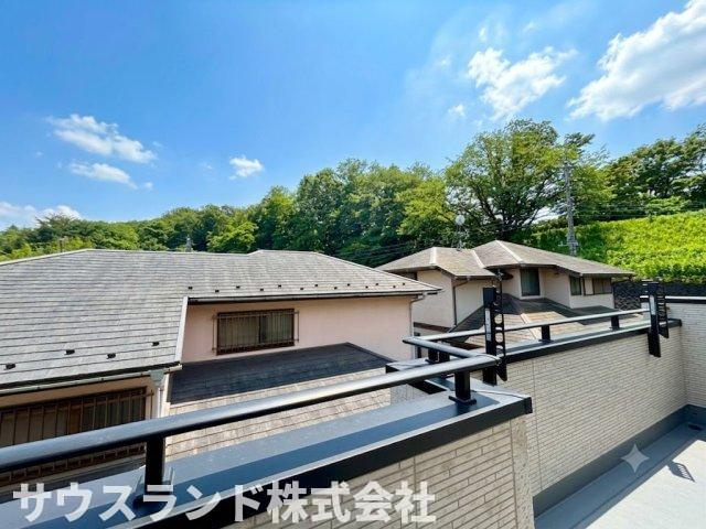 八王子市北野台2丁目の展望|開放的で心地よいバルコニー。景色を眺めながらゆったりとティータイムはいかがでしょうか。