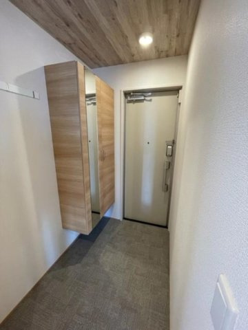 ルミエール庚午北の玄関|玄関