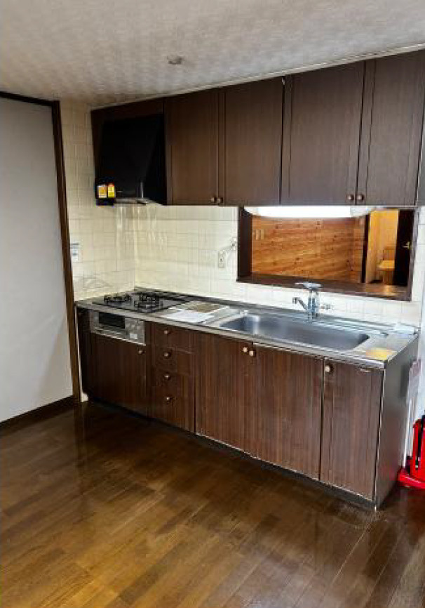東淀川区小松２丁目　中古戸建のキッチン|コンパクトなキッチンで掃除もラクラク
