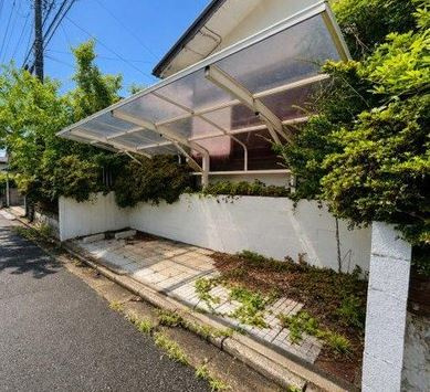 【中古】比企郡鳩山町楓ヶ丘中古住宅の駐車場