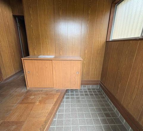 【中古】比企郡鳩山町楓ヶ丘中古住宅の玄関