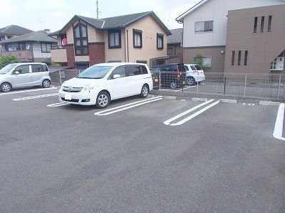 サンセールの駐車場|駐車スペースもあります