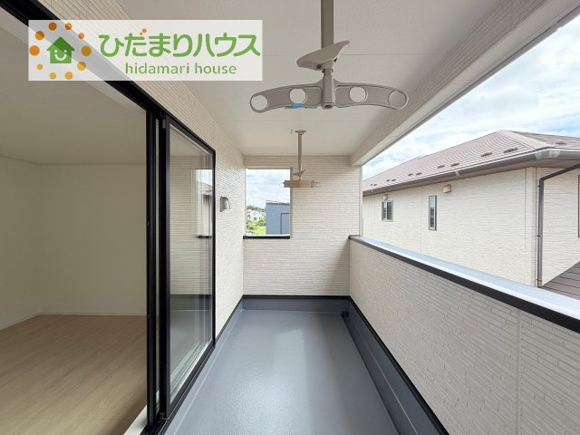 【バルコニー】 | 阿見町若栗第7　新築戸建　2号棟 | 広々としたバルコニー。お洗濯物もぜーんぶ干せちゃいます！！