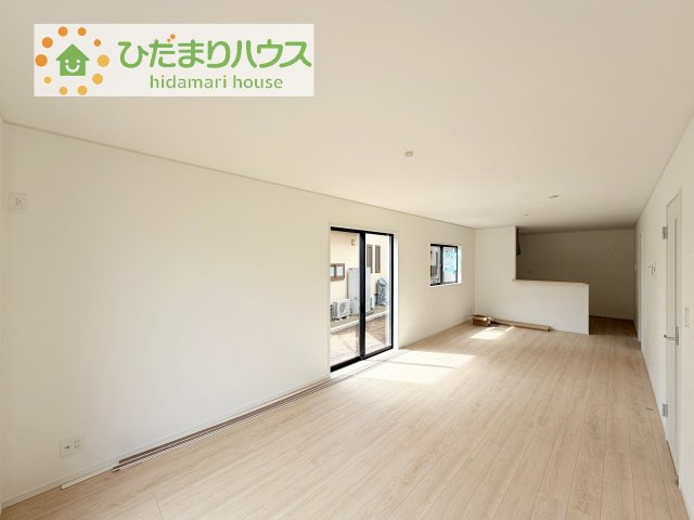 【居間・リビング】 | 阿見町若栗第7　新築戸建　2号棟 | 南向きのリビングではぽかぽかの日差しが感じられます☆彡