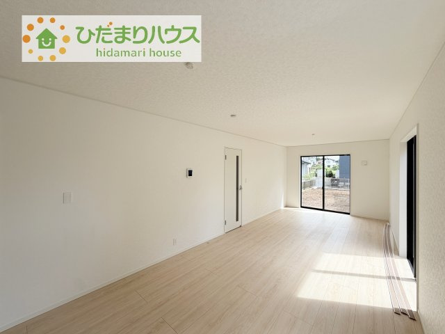 【居間・リビング】 | 阿見町若栗第7　新築戸建　2号棟 | お子様が元気に遊べる広々としたリビングです！