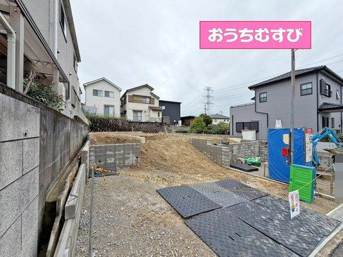 春日井市高森台3期(全2棟)の前面道路含む現地写真