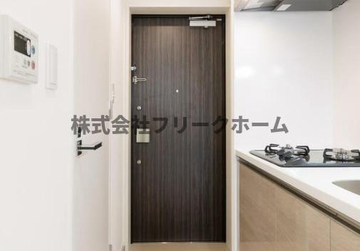 アヴァンカーサ三鷹の玄関