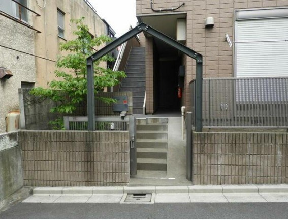 杉並区高円寺南３丁目の賃貸マンションのエントランス