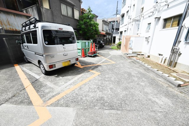 塚本東コーポA棟の駐車場|現地駐車場です。