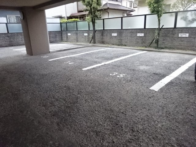 ベネフィス鴨池Ⅰの駐車場