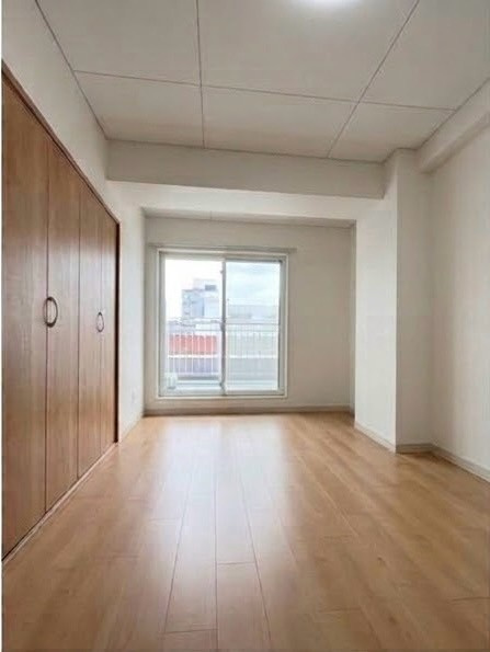 きだパレスの洋室|売主様現在居住中。家具等加工で消しています。