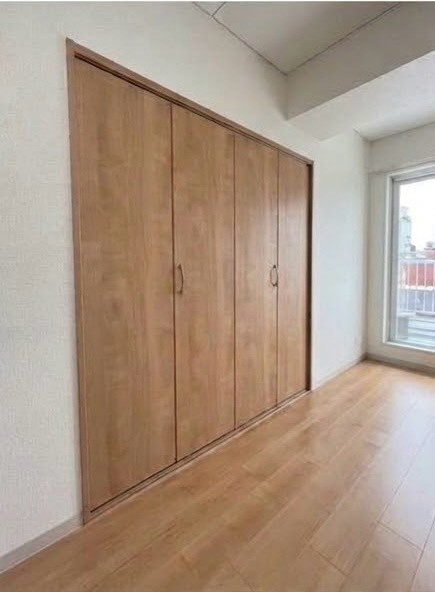きだパレスの洋室|売主様現在居住中。家具等加工で消しています。