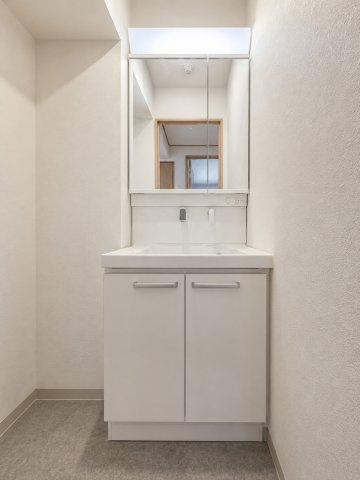 きだパレスの独立洗面台|売主様現在居住中。家具等加工で消しています。