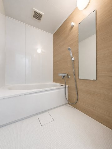きだパレスの浴室|売主様現在居住中。家具等加工で消しています。