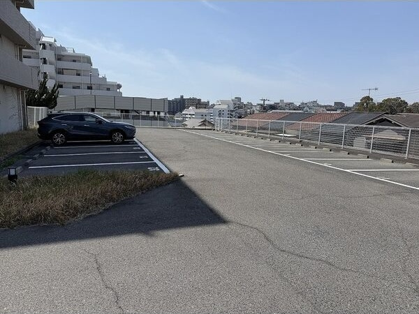 アプリーレ垂水の駐車場