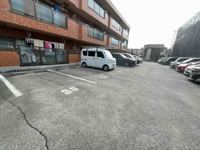 フリーダム武庫の里Ⅰの駐車場