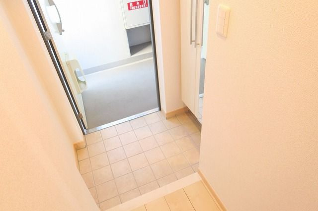 グランデ尼崎の玄関