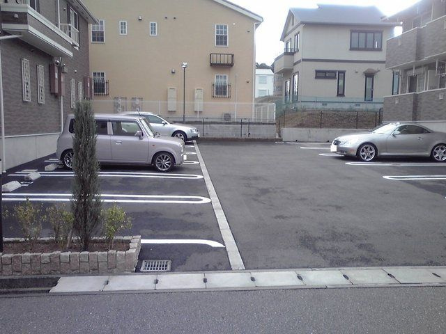 ロイヤルコートの駐車場