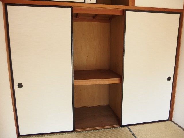 栄サンハイツの収納