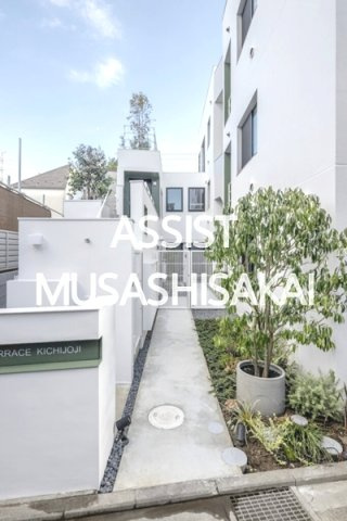 ＧＲＥＥＮ　ＴＥＲＲＡＣＥ　ＫＩＣＨＩＪＯＪＩのエントランス