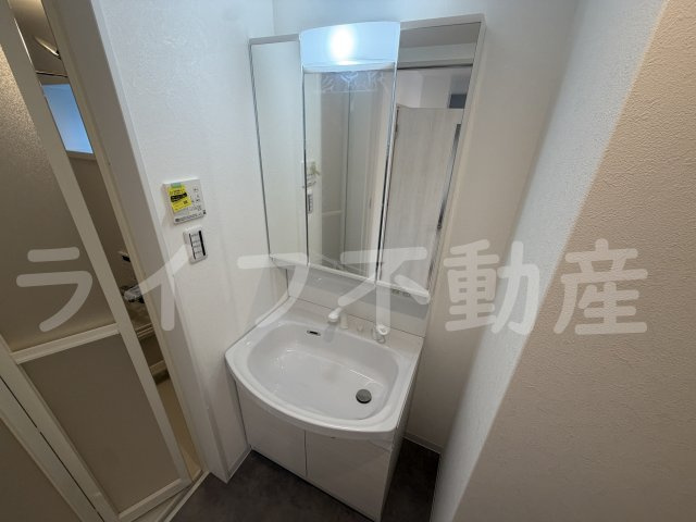 セレニティ小若江B棟の独立洗面台|独立洗面台です