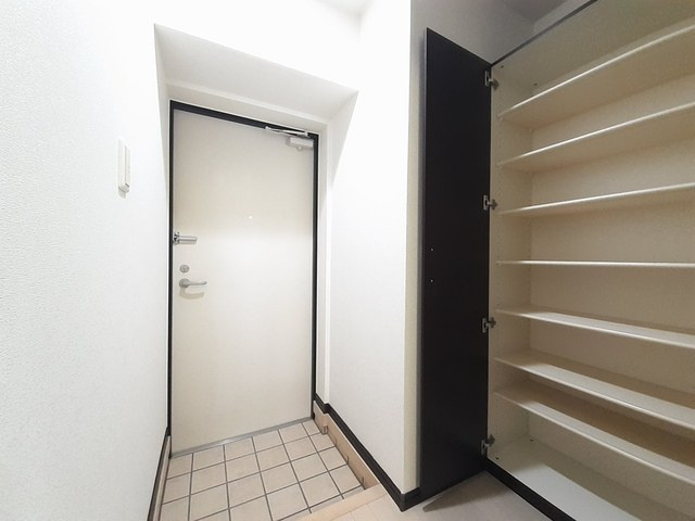 スカイシャトレ空港南の玄関|下駄箱もしっかりついてます！