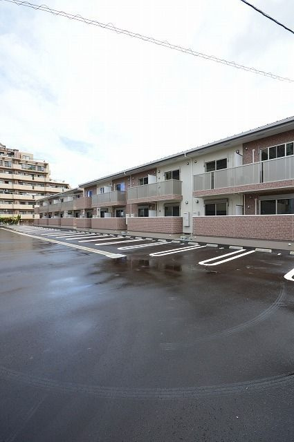 ベローナ春日野の駐車場