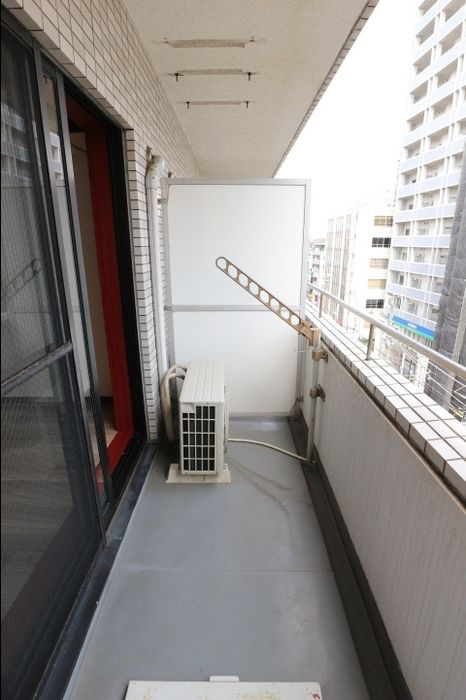 高野山第一ビルのバルコニー|暖かな日差しのふりそそぐバルコニー
