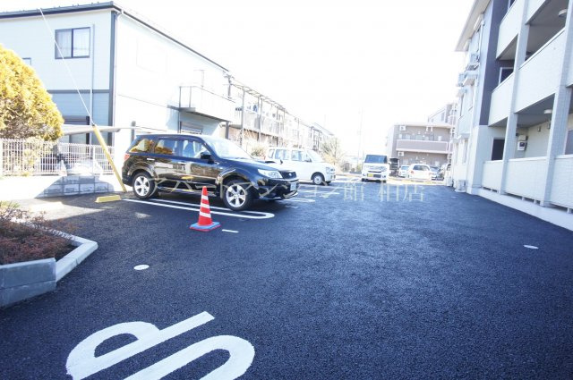プランドールコートの駐車場