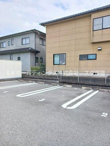 ラーンドゥイシの駐車場