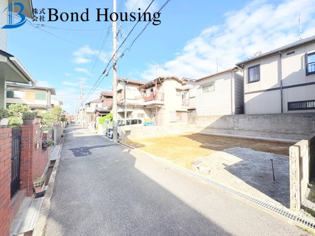 JR魚住駅まで徒歩10分　魚住町西岡2期　新築戸建ての前面道路含む現地写真